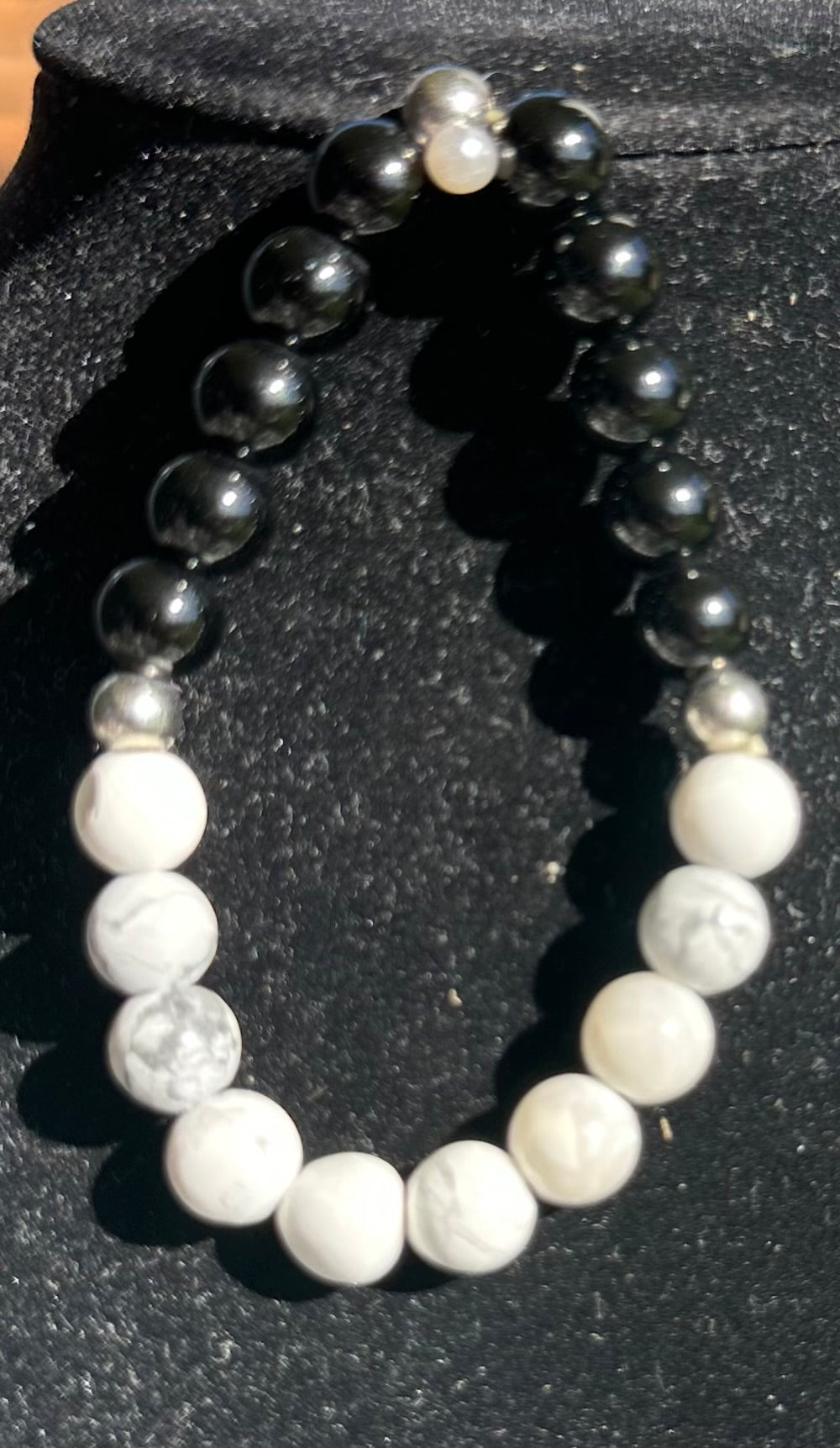 Howlite and onyx Bracelet